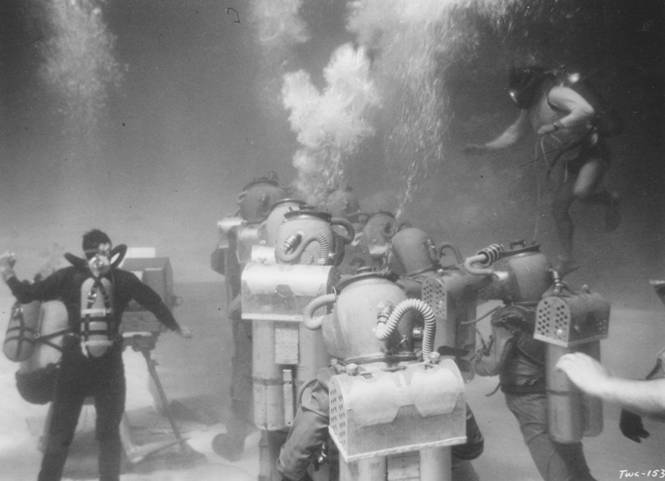 Back of tanks-lining up for burial 20 (2).JPG