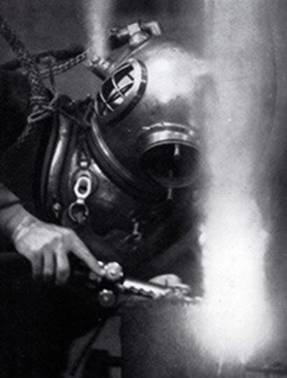 DIVER WITH TORCH.jpg